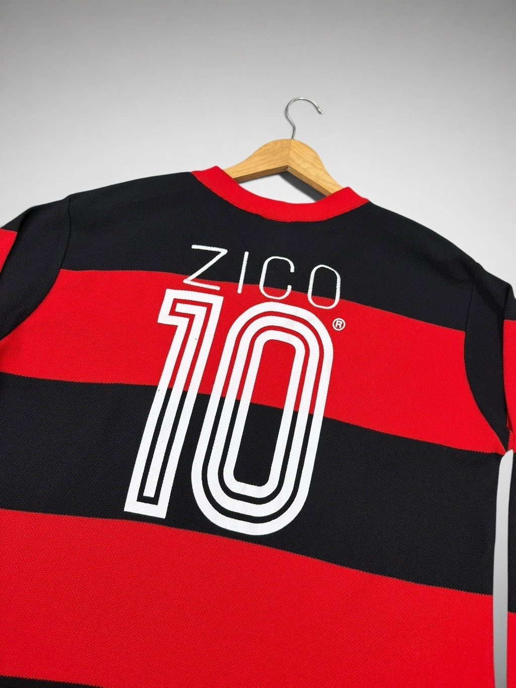 CAMISA LONGA FLAMENGO 1981 “Zico” NOME BORDADO MALHA FURADINHA