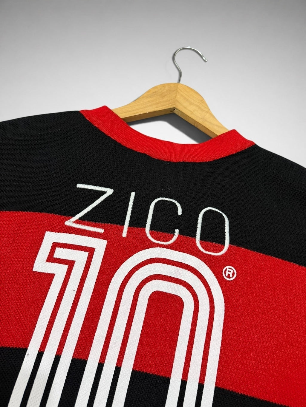 CAMISA LONGA FLAMENGO 1981 “Zico” NOME BORDADO MALHA FURADINHA