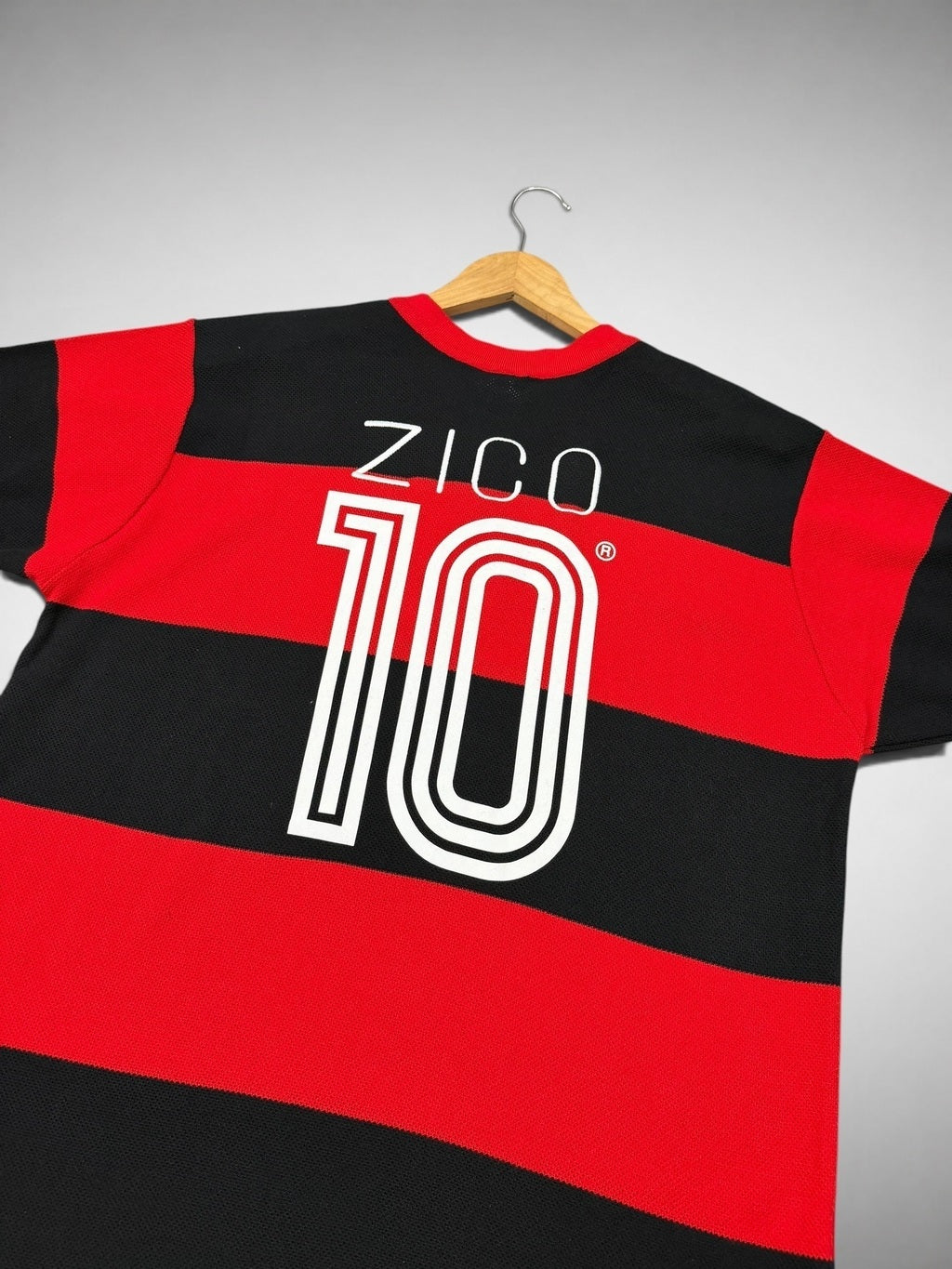 CAMISA MALHA FLAMENGO 1981 FURADINHA 1981 “Zico” NOME BORDADO